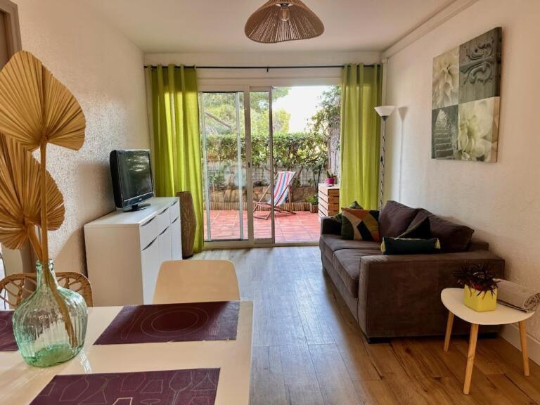 Avec Jardin Apartment